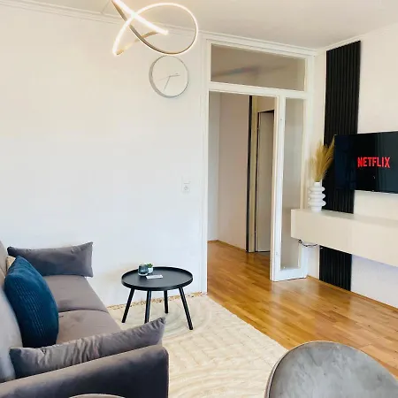 Kyanit Apartment: Free Parking + Pool + Netflix * Wuppertal