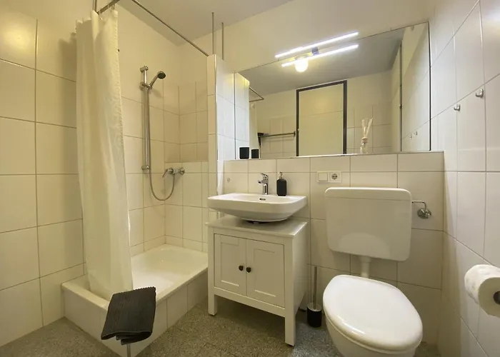 Kyanit Apartment: Free Parking + Pool + Netflix 伍珀塔尔