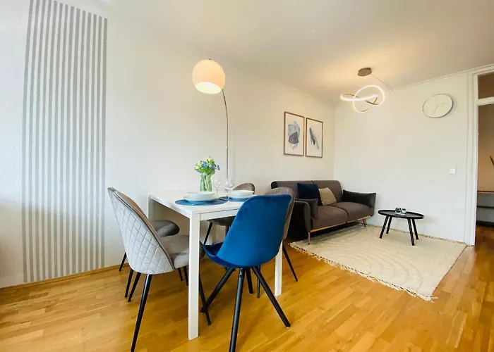 Apartmán Kyanit Apartment: Free Parking + Pool + Netflix